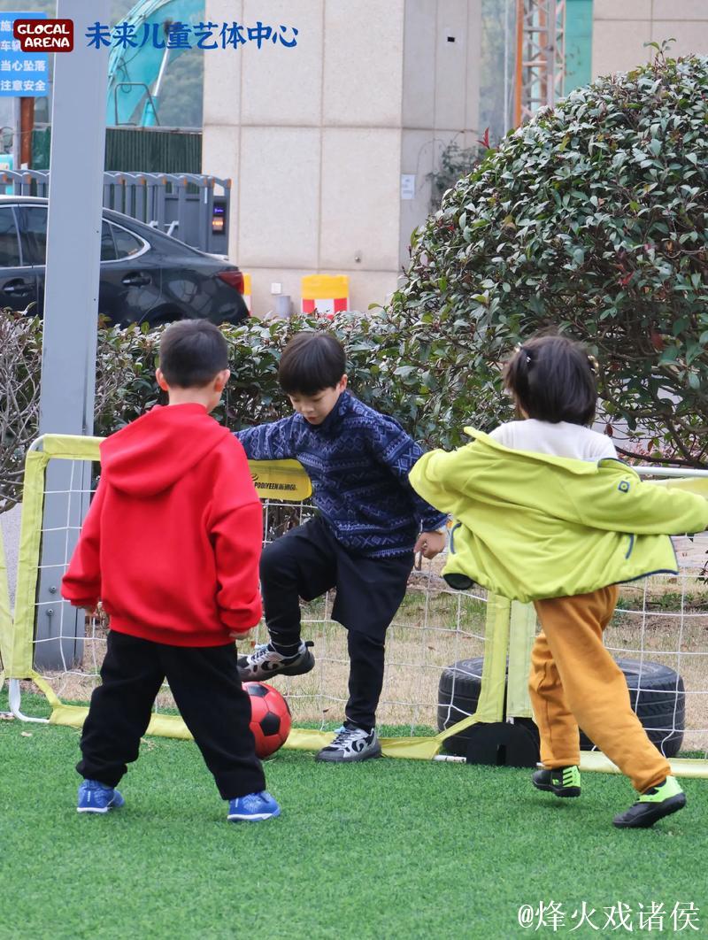 桑德:一个爱看孩子们踢球的“外教” 桑德:一个爱看孩子们踢球的“外教”